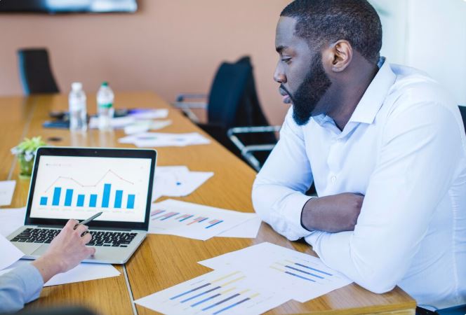 How does the XENO Kenya Bond Fund compare to a money market fund